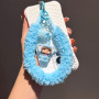 Bracelet, Sangle, Cordons - Lanière Téléphone Poignet Moelleuse Violet avec Porte-clés Poupée et Pompon, prix de gros.
