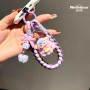 Bracelet, Sangle, Cordons - Lanière Téléphone Poignet Moelleuse Violet avec Porte-clés Poupée et Pompon, prix de gros.